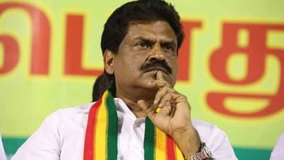 கைத்தட்ட சொன்னீங்களே.. கொடுத்த வாக்கை காப்பாத்துனீங்களா..? பொளந்துகட்டும் ஈஸ்வரன்..!