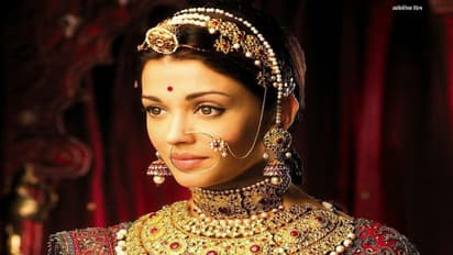 दुनिया की सबसे बड़ी धनपति हैं भारतीय महिलाएं (धनतेरस विशेष)