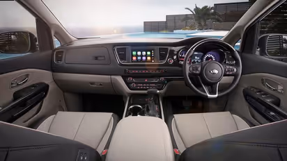 വെറും മൂന്നുമാസത്തിനകം 3000, ഇന്നോവയെ വെട്ടി കാര്ണിവല് കുതിക്കുന്നു