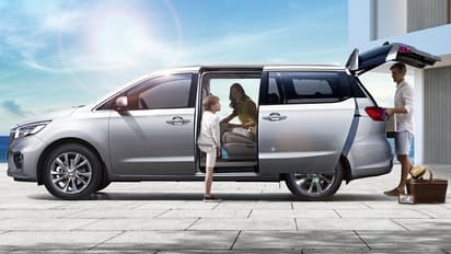 കന്നിയങ്കം പിഴച്ചില്ല, പുത്തന് അടവുകളുമായി വീണ്ടും കിയ, ലക്ഷ്യം ഇന്നോവ!