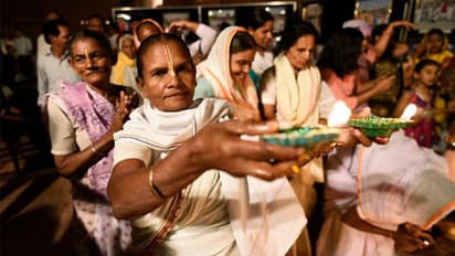 'ഹരിത ദീപാവലി' ആഘോഷിച്ച് വൃന്ദാവനിലെ വിധവകൾ