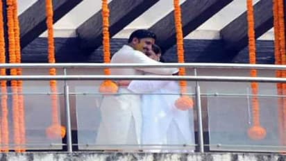 ಡಿಪ್ಪಿ-ವೀರ್ ಮದುವೆಗೆ ದಿನಗಣನೆ: ರಣವೀರ್ ಮನೆಯಲ್ಲಿ ಅರಿಶಿನ ಶಾಸ್ತ್ರದ ಸಂಭ್ರಮ