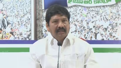 చంద్రబాబు, లోకేష్ స్పీకర్ కాళ్ళు పట్టుకొని క్షమాపణ చెప్పాలి: వైసిపి నేత