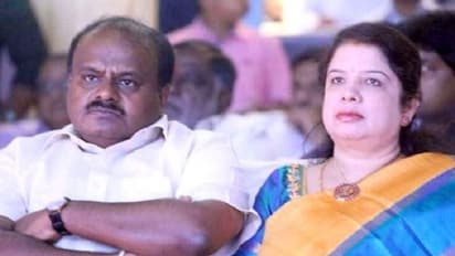 கர்நாடகா இடைத் தேர்தலில் பாஜக படுதோல்வி….… குமாரசாமி மனைவி அனிதா குமாரசாமி அபார வெற்றி !!