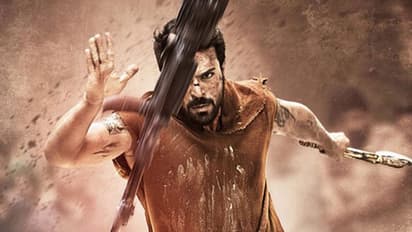 చరణ్ ఒంటికన్ను లుక్ పై సెటైర్లు!