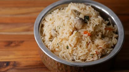 ഫ്രൈഡ് മഷ്റൂം റൈസ് തയ്യാറാക്കാം