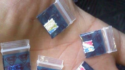 സുഹൃത്തിന് വേണ്ടി എൽഎസ്ഡി മയക്കുമരുന്ന് കൊറിയര് ചെയ്തു, ആലുവ സ്വദേശിക്ക് കുരുക്ക്