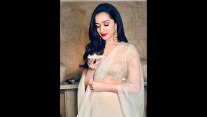 సెలిబ్రిటీల దీపావళి సంబరాలు (ఫొటోలు)