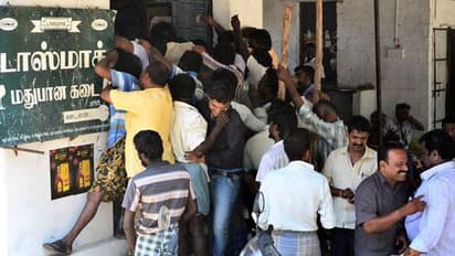 தீபாவளியை ஒட்டி நான்கு நாட்கள் மதுக்கடைகள் அடைப்பு..! அதிர்ச்சியில் குடிமகன்கள்..!