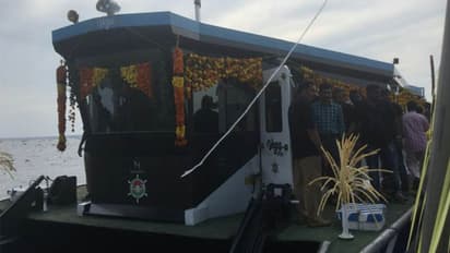 ഇത് ഒരു ഒന്നൊന്നര ബോട്ട് സര്വീസ്; കേരളം മാറുകയാണെന്ന് തോമസ് ഐസക്