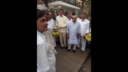 దేవెగౌడ, కుమారస్వామిలతో చంద్రబాబు (ఫొటోలు)