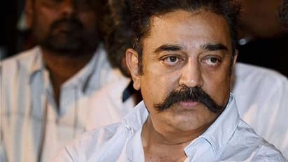 விமர்சனங்களை ஏற்க துணிவில்லாத அரசு தடம் புரளும்…. சர்கார் விவகாரத்தில் விஜய்க்கு ஆதரவு தெரிவித்த கமல் !!