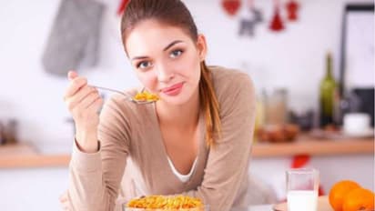 ബ്രേക്ക്ഫാസ്റ്റിൽ നിർബന്ധമായും ഉൾപ്പെടുത്തേണ്ട 3 ഭക്ഷണങ്ങൾ