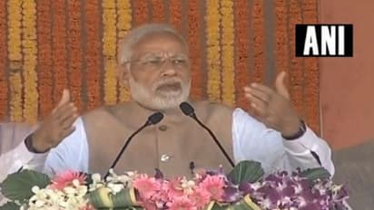 नक्सलियों पर निगाहें, कांग्रेस पर निशाना