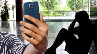 ప్రియుడితో వివాహిత రాసలీలలు: చూసిన బట్టల వ్యాపారికి షాక్