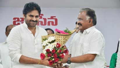 పసుపులేటి బాలరాజును పార్టీలో చేర్చుకున్న పవన్ (ఫొటోలు)
