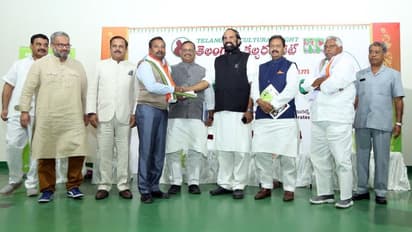 గల్ఫ్ కార్మికులతో ఉత్తమ్ సమావేశం... వరాల జల్లు