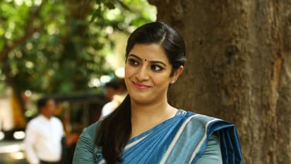 அது என் விஷயத்தில் உண்மை... 25 படங்கள் நடிக்க பட்ட கஷ்டம்! தடுத்தவர்களுக்கும் நன்றி கூறிய நடிகை வரலட்சுமி சரத்குமார்!