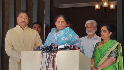 జగన్పై దాడి: విజయమ్మ అనుమానాలివే