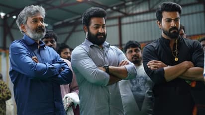 RRR లాంచ్: ఒంటరైన తారక్.. సపోర్ట్ గా ఒక్కరు కూడా రాలేదే?