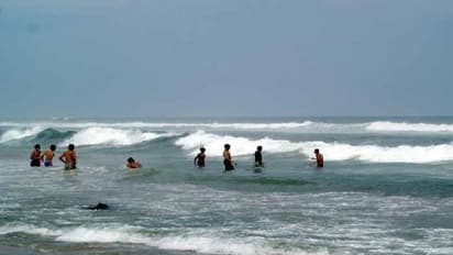 విశాఖ యారాడ బీచ్లో ఆరుగురు గల్లంతు: ఇంకా దొరకని ఆచూకీ