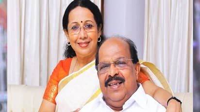 మంత్రిపై ఆరోపణలు.. భార్య సంచలన నిర్ణయం