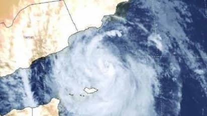 దూసుకొస్తున్న ‘‘గజ’’.. కృష్ణపట్నంలో 2వ నెంబర్ ప్రమాద హెచ్చరిక