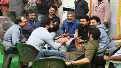 RRR లాంచ్ పిక్స్: అలాంటి ఫ్యాన్స్ కు చెంపపెట్టు లాంటిది!