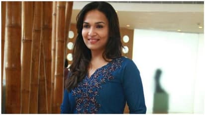 அப்பாவின் பிறந்தநாளில் புதிய தொழிலுக்கு அச்சாரம் போட்ட மகள் சௌந்தர்யா!