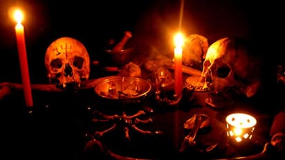 దారుణం: జబ్బు తగ్గించమని వెళితే.. కళ్లు పీకీ, ఒళ్లంతా కుళ్లబొడిచారు