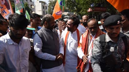 నామినేషన్ దాఖలు చేసిన బిజెపి అభ్యర్ధి లక్ష్మణ్ (ఫోటోలు)