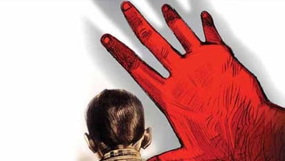 প্রতিবেশীর বাড়িতে টিভি দেখতে গিয়ে নির্মম পরিণতি ৭ বছরের নাবালিকার, প্ল্যাস্টিকের ড্রাম থেকে উদ্ধার দেহ