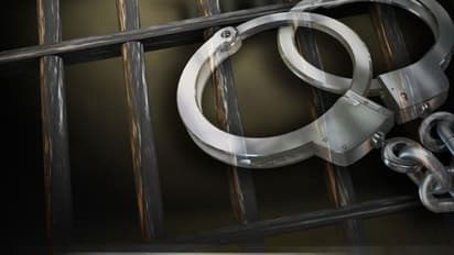 ಅಧಿಕಾರಿಗೆ ವಂಚನೆ : ಖ್ಯಾತ ಗಾಯಕಿ ಅರೆಸ್ಟ್