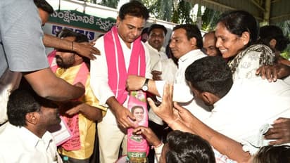 గాంధీ భవన్ కాస్త గాంధీ హాస్పిటల్ గా మారింది...కేటీఆర్ సెటైర్లు