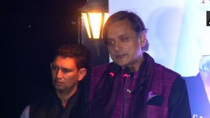 नेहरू की वजह से आज एक चायवाला बना प्रधानमंत्री-शशि थरूर