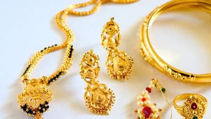 మంగళసూత్రం, గాజులు మింగేసిన మహిళ