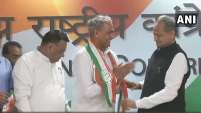 सांसद हरीश मीणा ने बीजेपी छोड़ थामा कांग्रेस का हाथ