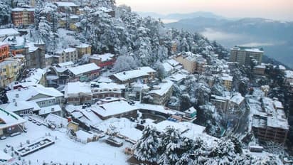 पहाड़ों पर भारी बर्फबारी, इस बार होगी तेज ठंड