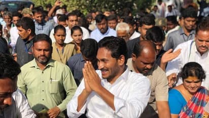 పోలవరంలో అవినీతి, అగ్రిగోల్డ్ ఆస్తులు అన్యాక్రాంతం: బాబుపై జగన్ ఫైర్