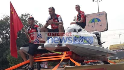 ఎఫ్1హె2ఓ బోట్స్ పరేడ్ ర్యాలీకి పచ్చ జెండా (ఫొటోలు)