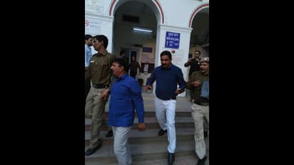 सिखों के हत्यारों की अदालत में पिटाई