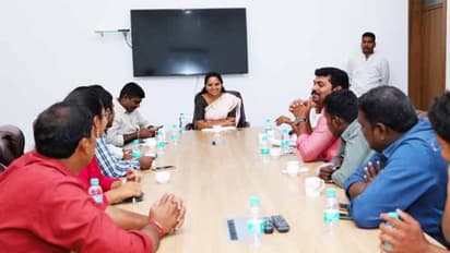 టికెట్ విత్ డ్రా చేయాలి...ఉత్తమ్ భార్య పద్మావతిపై కవిత వ్యాఖ్యలు