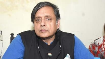 पीएम पर विवादित बयानबाजी पड़ेगी थरुर को महंगी
