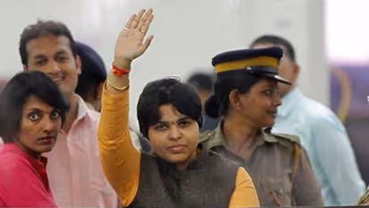 Trupti Desai's defiance of Sabarimala tradition meets with protest at Mumbai airport too