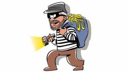 മുസ്ലിം ജമാഅത്ത് പളളി ഓഫീസ് കുത്തിതുറന്ന് 55,421 രൂപയും റിക്കാര്‍ഡുകളും മോഷ്ടിച്ചു