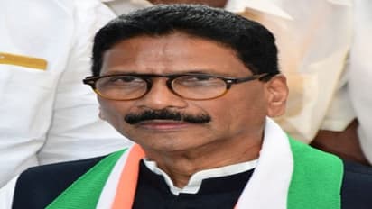 టీఆర్ఎస్ పార్టీ కోడ్ ఉల్లంఘిస్తోంది: ఈసీకి మర్రి శశిధర్ రెడ్డి ఫిర్యాదు