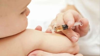 వ్యాక్సిన్ వికటించి చిన్నారి మృతి: 15 మందికి అస్వస్థత