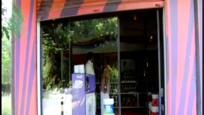 കൊടുങ്ങല്ലൂരില് വ്യാപാര സ്ഥാപനങ്ങളില് മോഷണം