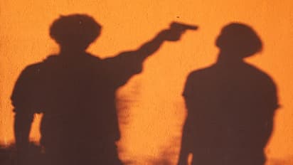 పంజగుట్ట వద్ద బస్సులో కాల్పులు: పోలీసుల అదుపులో శ్రీనివాస్