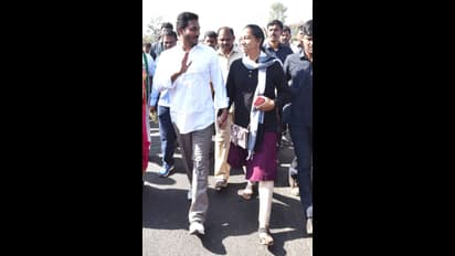 పార్వతీపురం ప్రజా సంకల్పయాత్రలో పాల్గొన్న వైఎస్ జగన్ (ఫోటోలు)